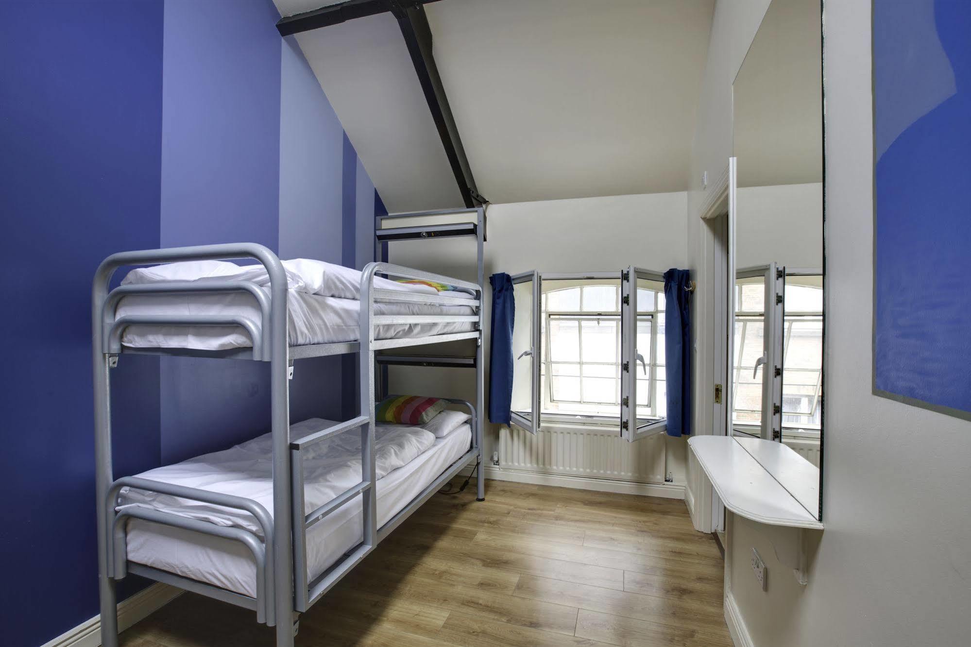 Sky Backpackers Hostel Дъблин Екстериор снимка