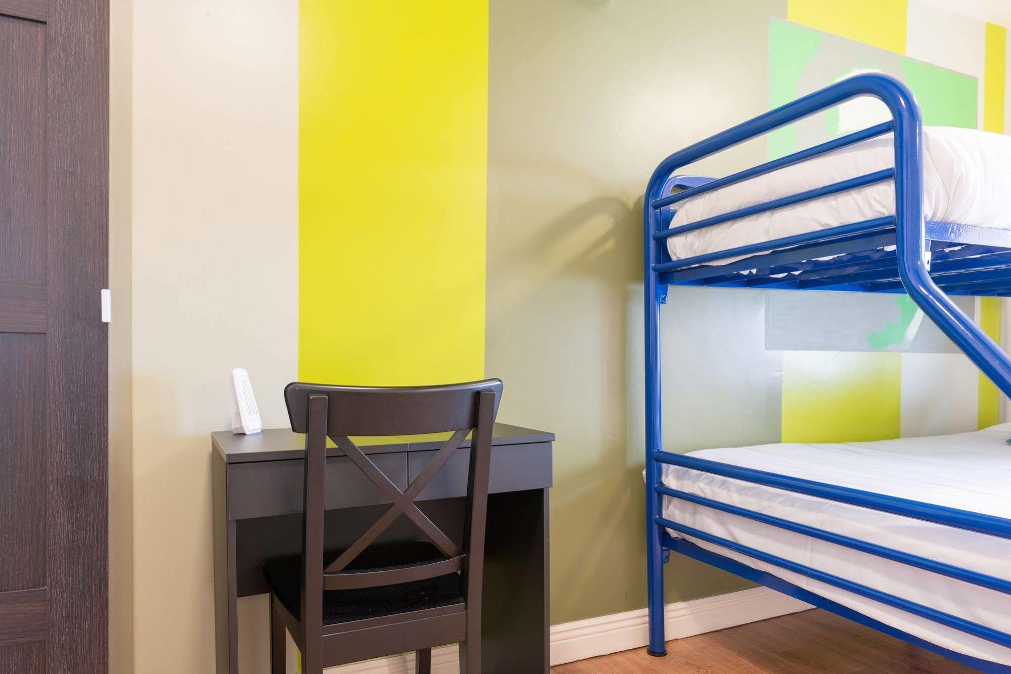 Sky Backpackers Hostel Дъблин Екстериор снимка
