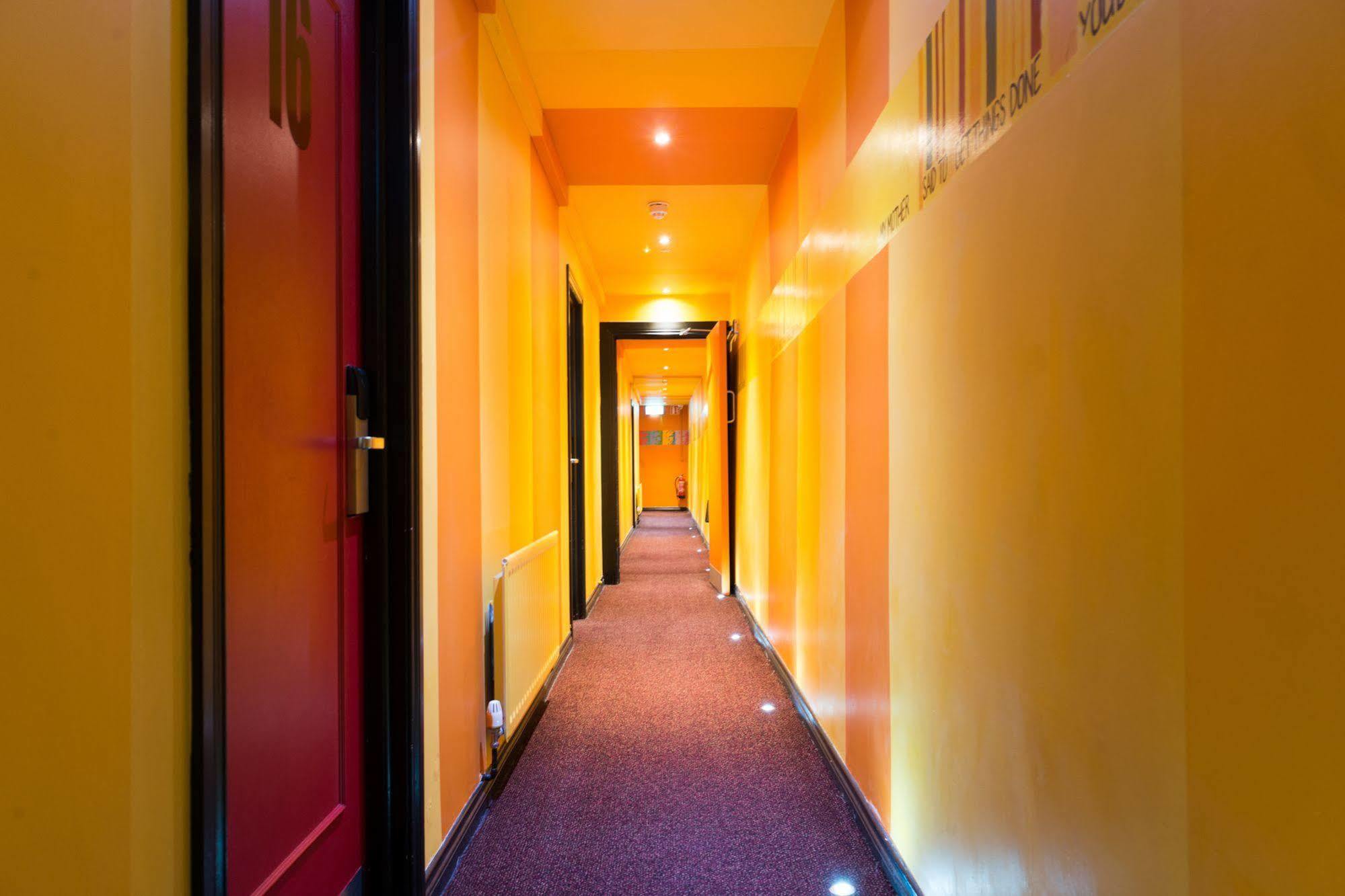 Sky Backpackers Hostel Дъблин Екстериор снимка