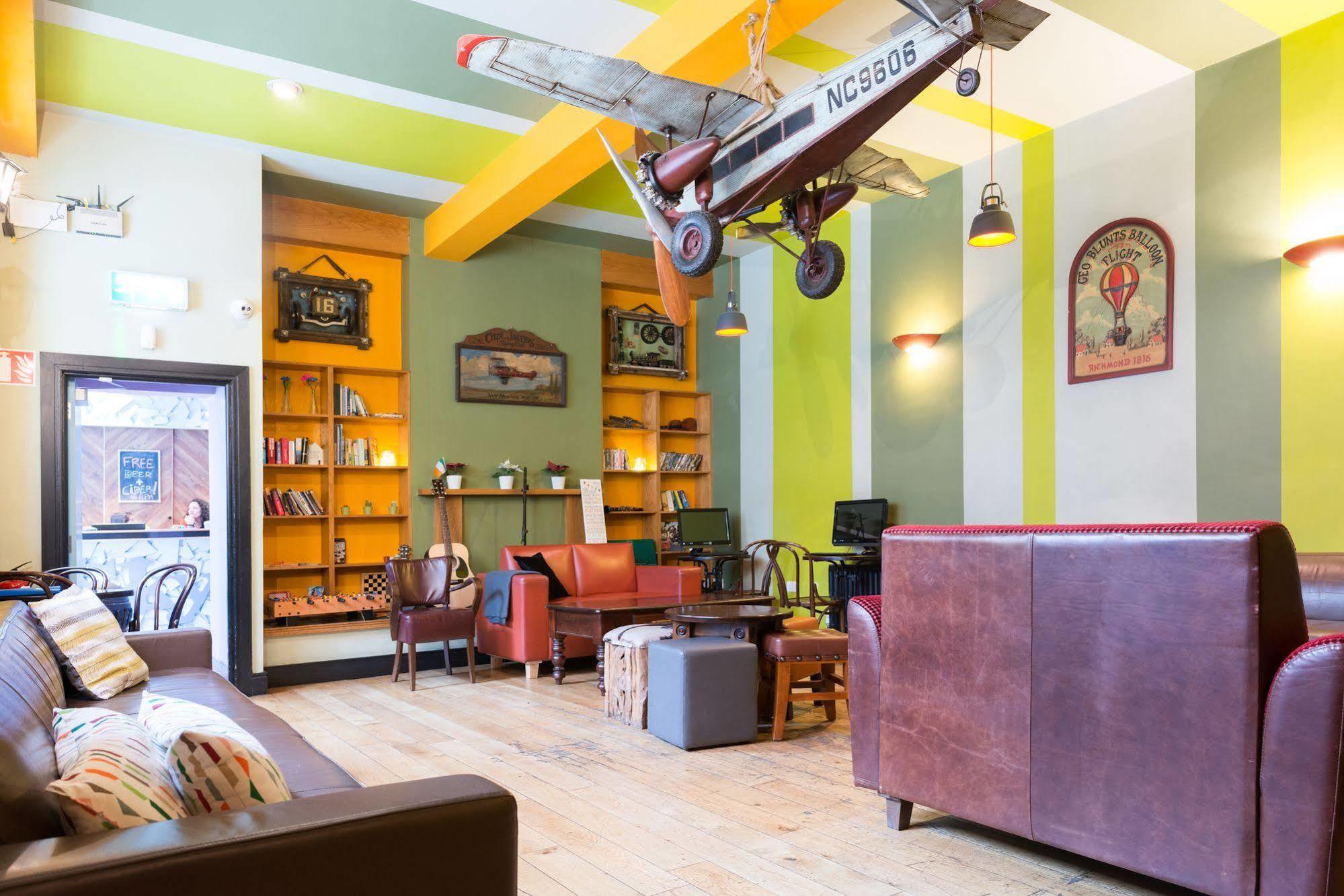Sky Backpackers Hostel Дъблин Екстериор снимка