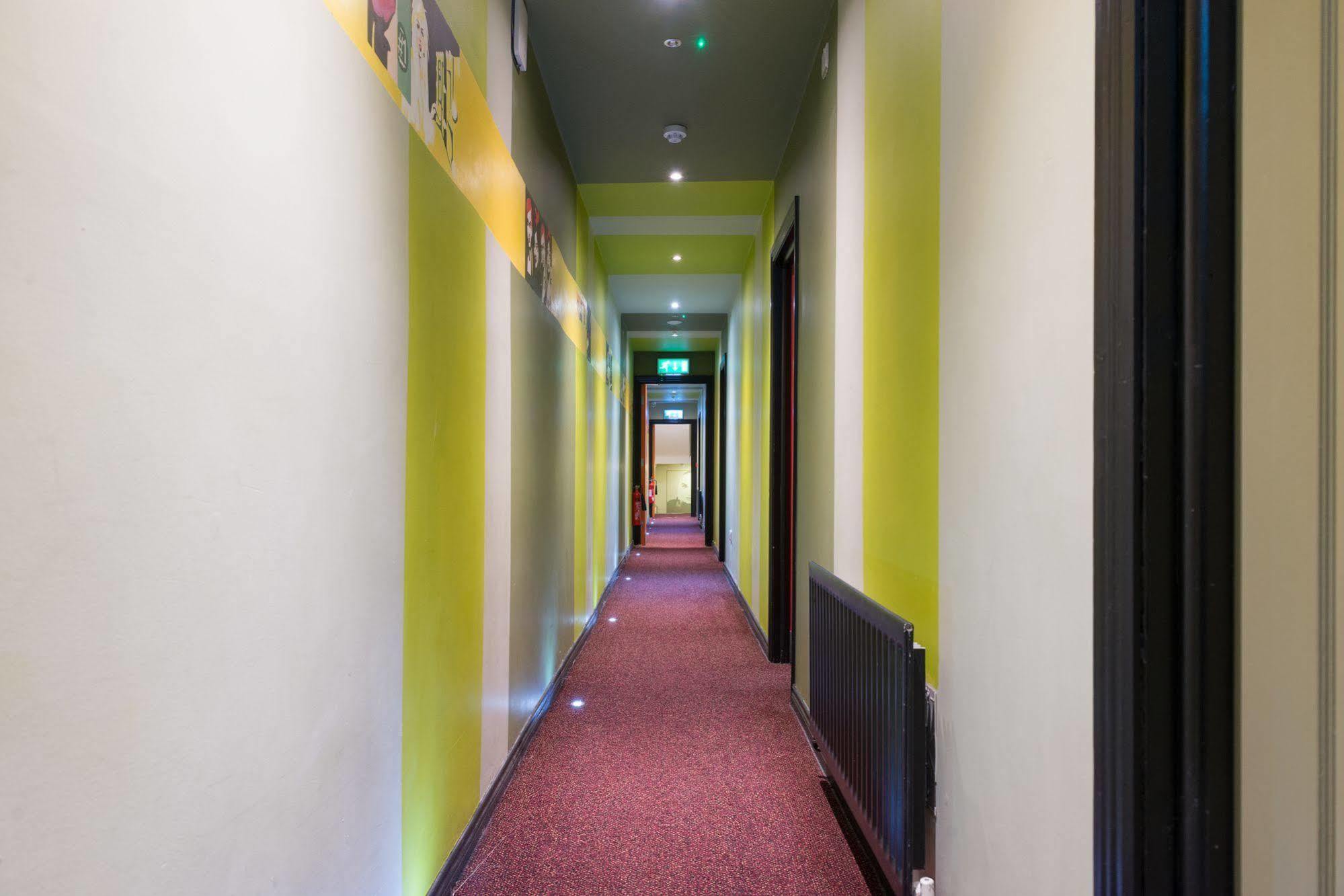 Sky Backpackers Hostel Дъблин Екстериор снимка