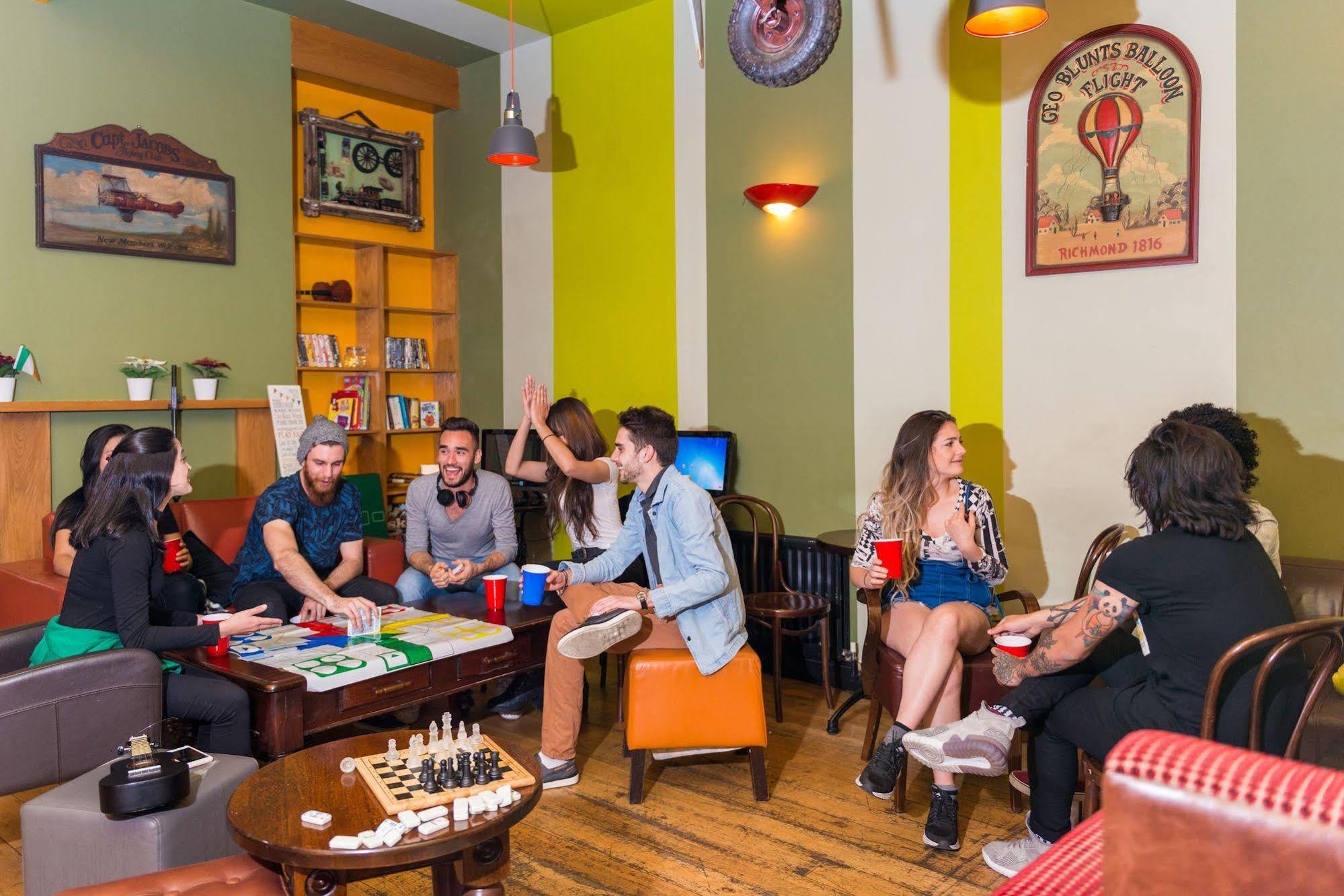 Sky Backpackers Hostel Дъблин Екстериор снимка